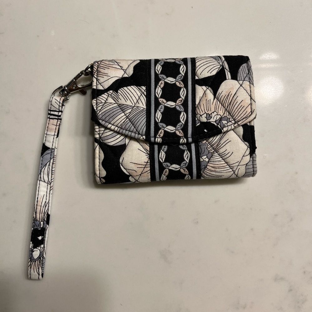 Vera Bradley Magnetic Wristlet Wallet White & Black Floral Pattern